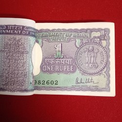Alternative view of One Rs Big Coin Rare Bundle Finance Secretary Rn Malhotra Gem Unc Condition 1980 Year Government of India 982601