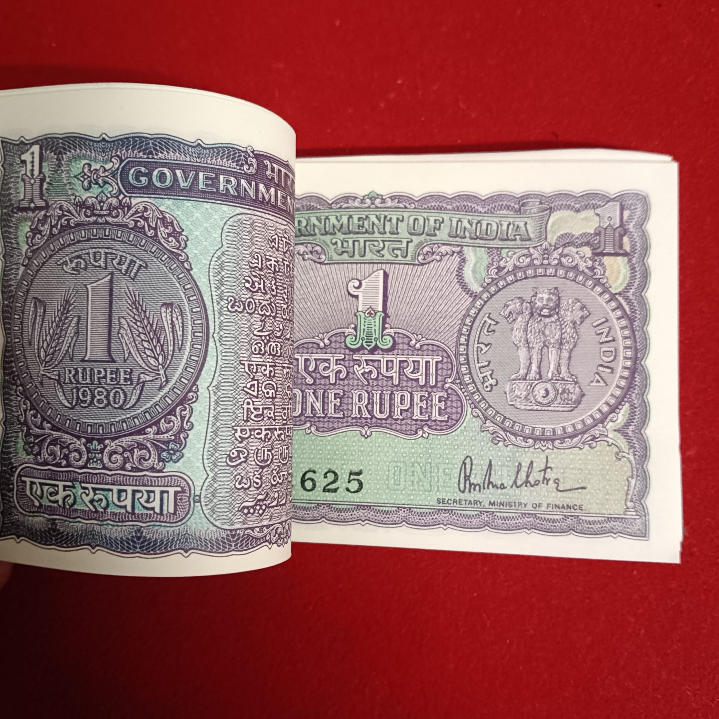 One Rs Big Coin Rare Bundle Finance Secretary Rn Malhotra Gem Unc Condition 1980 Year Government of India 982601 - Image 3