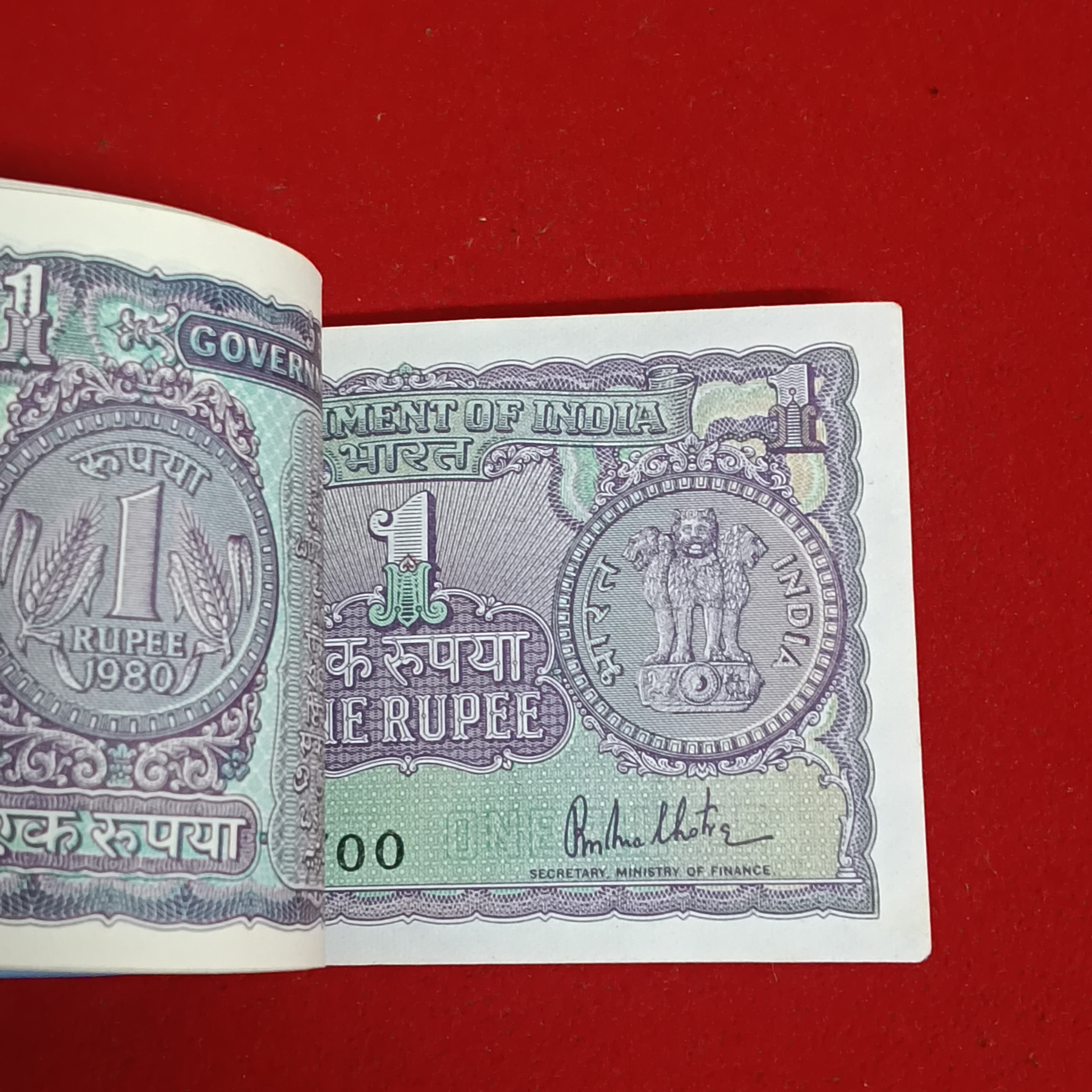 One Rs Big Coin Rare Bundle Finance Secretary Rn Malhotra Gem Unc Condition 1980 Year Government of India 982601 - Image 5