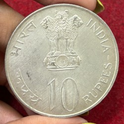 Alternative view of India 10 Rupees 1972 ( Independence )Rare Commemorative issue Calcutta Mint Silver Coin #C-58