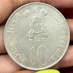Alternative view of India 10 Rupees 1972 ( Independence )Rare Commemorative issue Bombay Mint Silver Coin #C-61