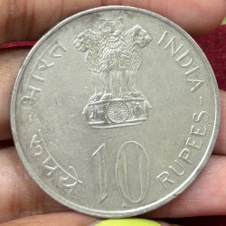 Alternative view of India 10 Rupees 1972 ( Independence )Rare Commemorative issue Bombay Mint Silver Coin #C-62