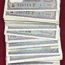 BIG SIZE ONE RUPEES MIX GOVERNOR MIX DATE TOP CONDITION (100 NOTE) LOTT #*120