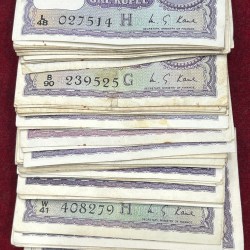 BIG SIZE ONE RUPEES MIX DATE TOP CONDITION (100 NOTE) LOTT #*121