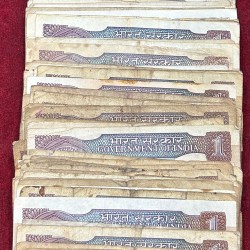 Alternative view of One Rupees Mix Governor (100 Note) Lott Used Condition# *146