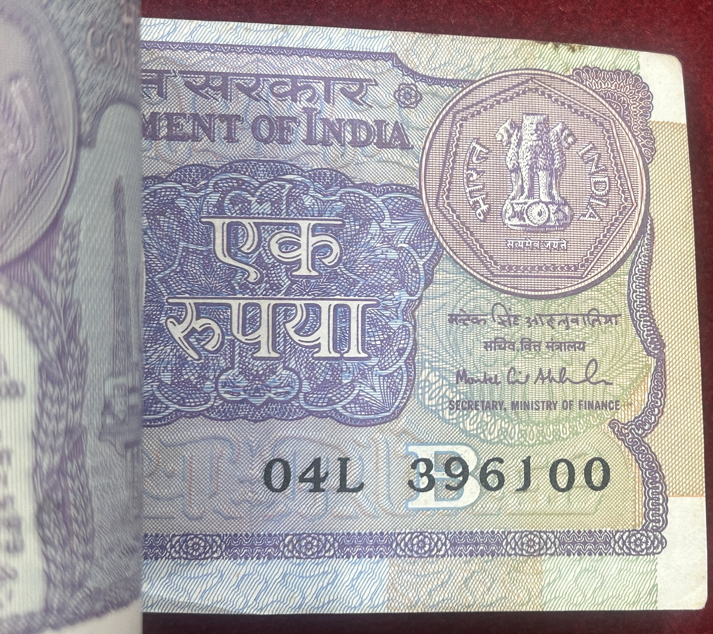 One Rupees 1991 Governor Montek Singh Ahluwalia 95 Note Serial PACKET#148