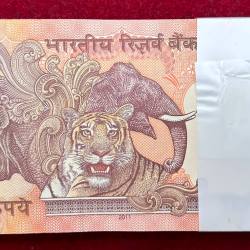 Alternative view of 10 RUPEES GOVERNOR D.SUBBARAO RARE GEM UNC SERIAL PACKET WITH FANCY NUMBER ENDING 786