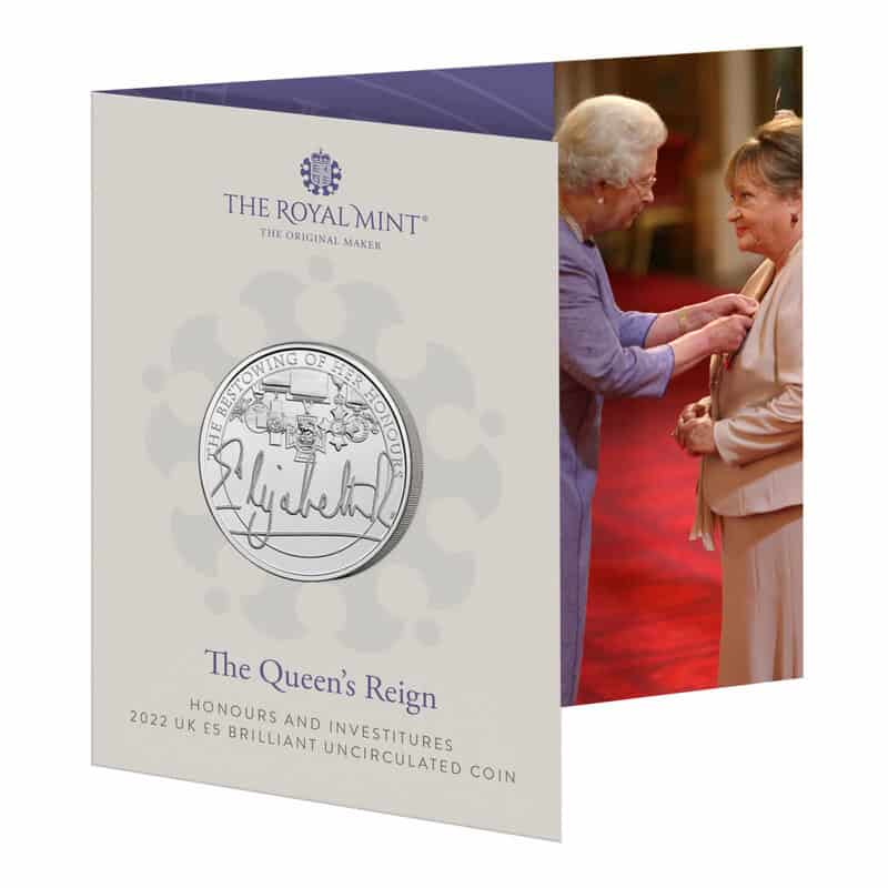 Royal Mint The Queen’s Reign Honours and Investitures 2022 UK pound 5 Brilliant Uncirculated Coin - Image 2