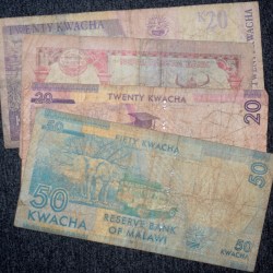 Alternative view of Mixed lot 4 Loose Notes 3 of Malawi Country and 1 of Nepal