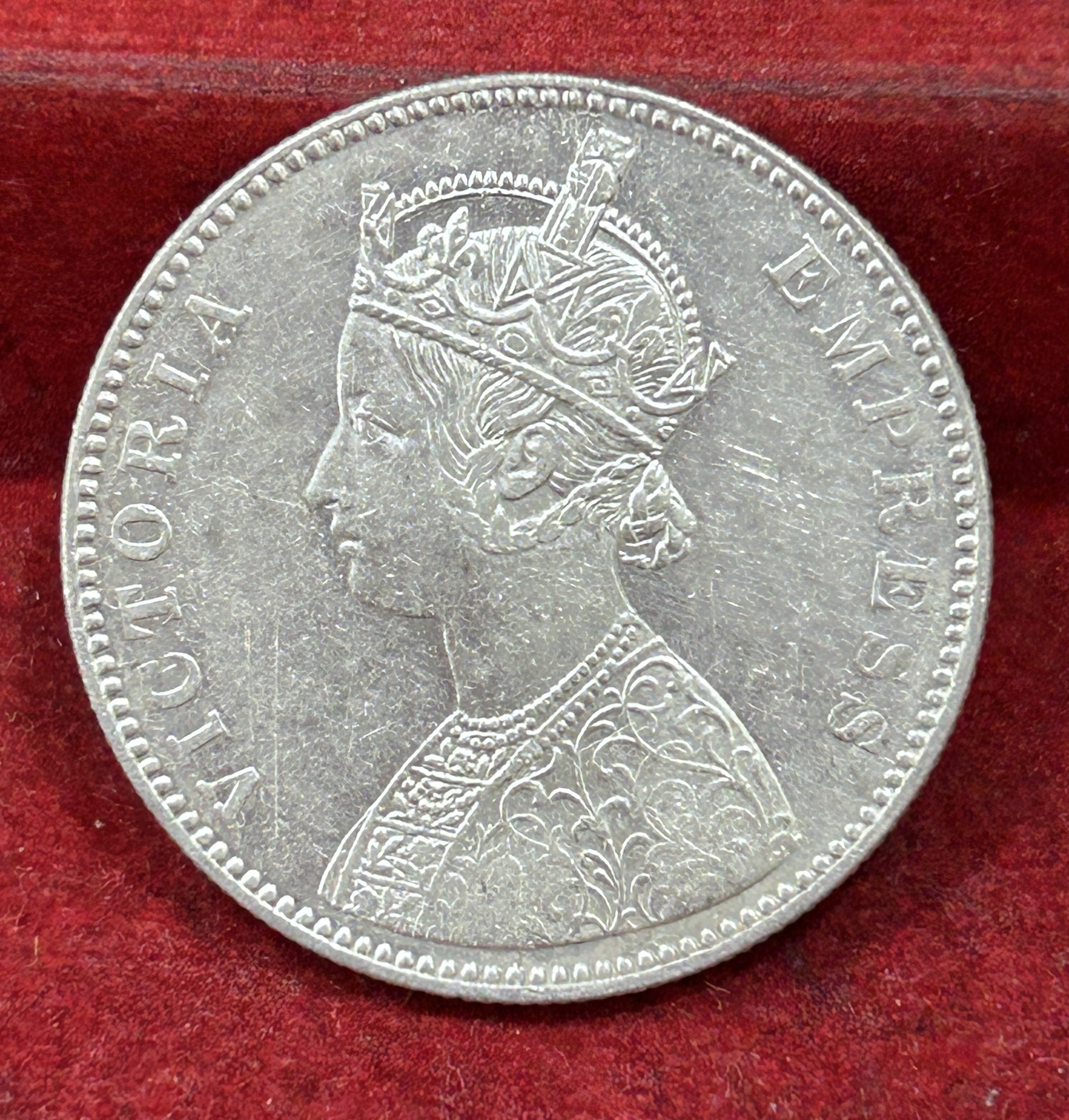 India - British 1 Rupee 1884 - Victoria Rare Silver UNC Coin #C-73 - Image 2
