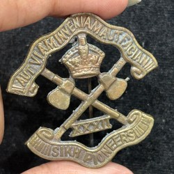 Indian Army 32nd Sikh Pioneers Regiment Bazaaar Cap Badge#S-77