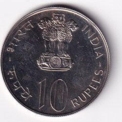 Alternative view of India 10 Rupees 1975 Equality Development Peace Commemorative issue Rare Coin #S-5
