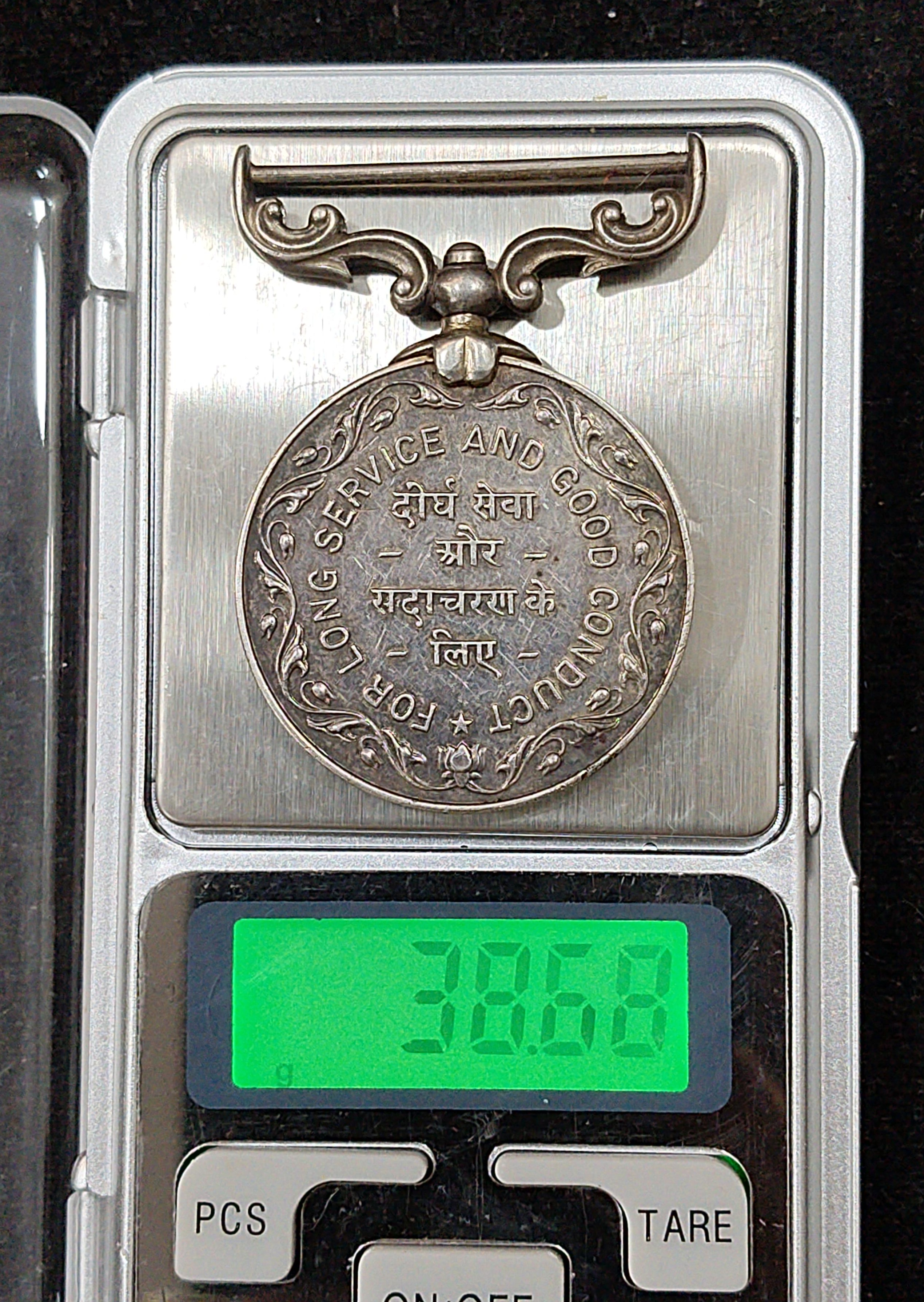 FOR LONG SERVICE AND GOOD CONDUCT RARE (SILVER WEIGHT APRROX. 38g) MEDAL # C-86 - Image 4