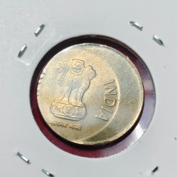 Alternative view of 5 RUPEE OFF CENTRE ERROR COIN 2017 UNC CONDITION SKU 444