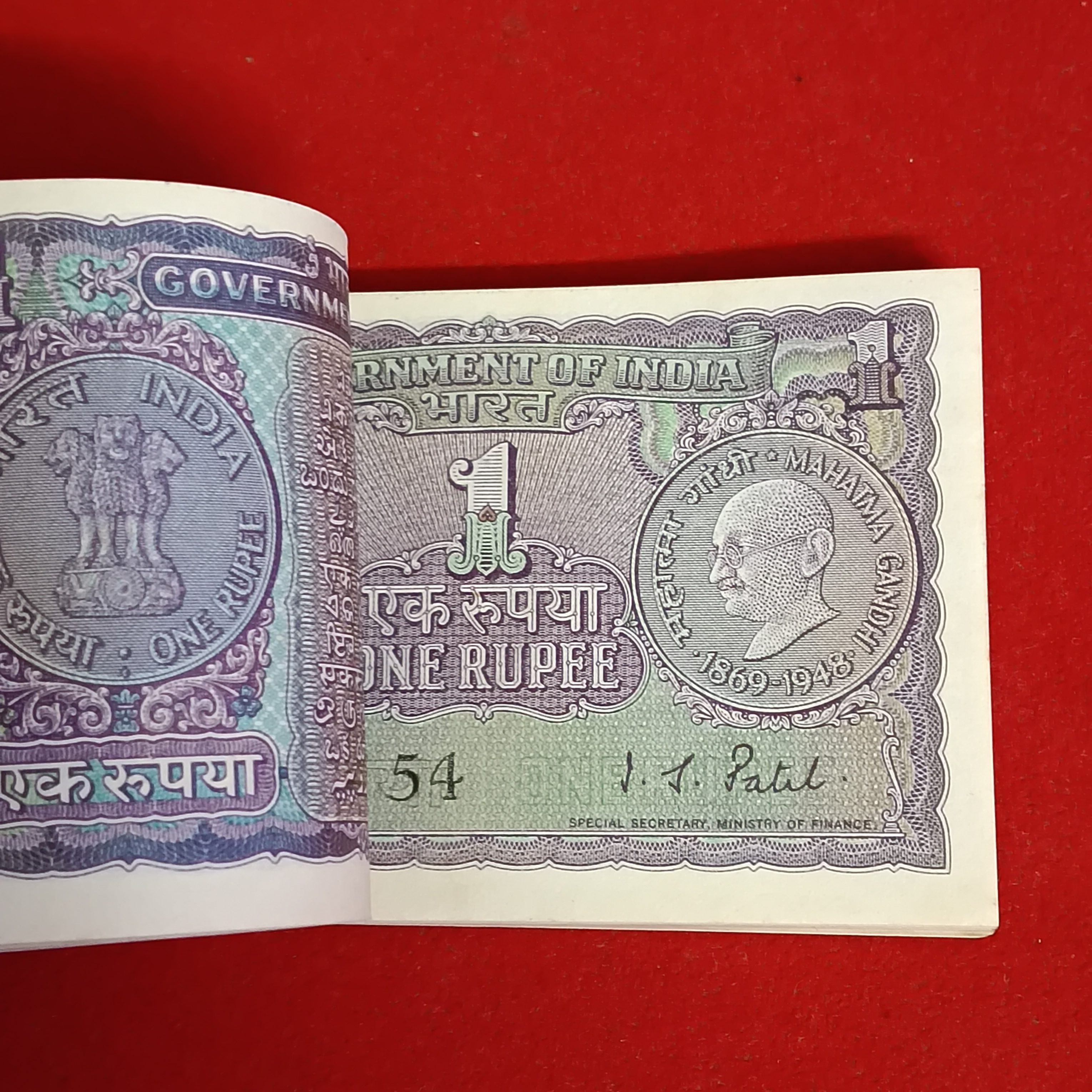 Extremely Rare One Rupee Full Mahatama Gandhi Ji Bundle Finance Minister IG Patel Chocolate Condition Government of India 085101