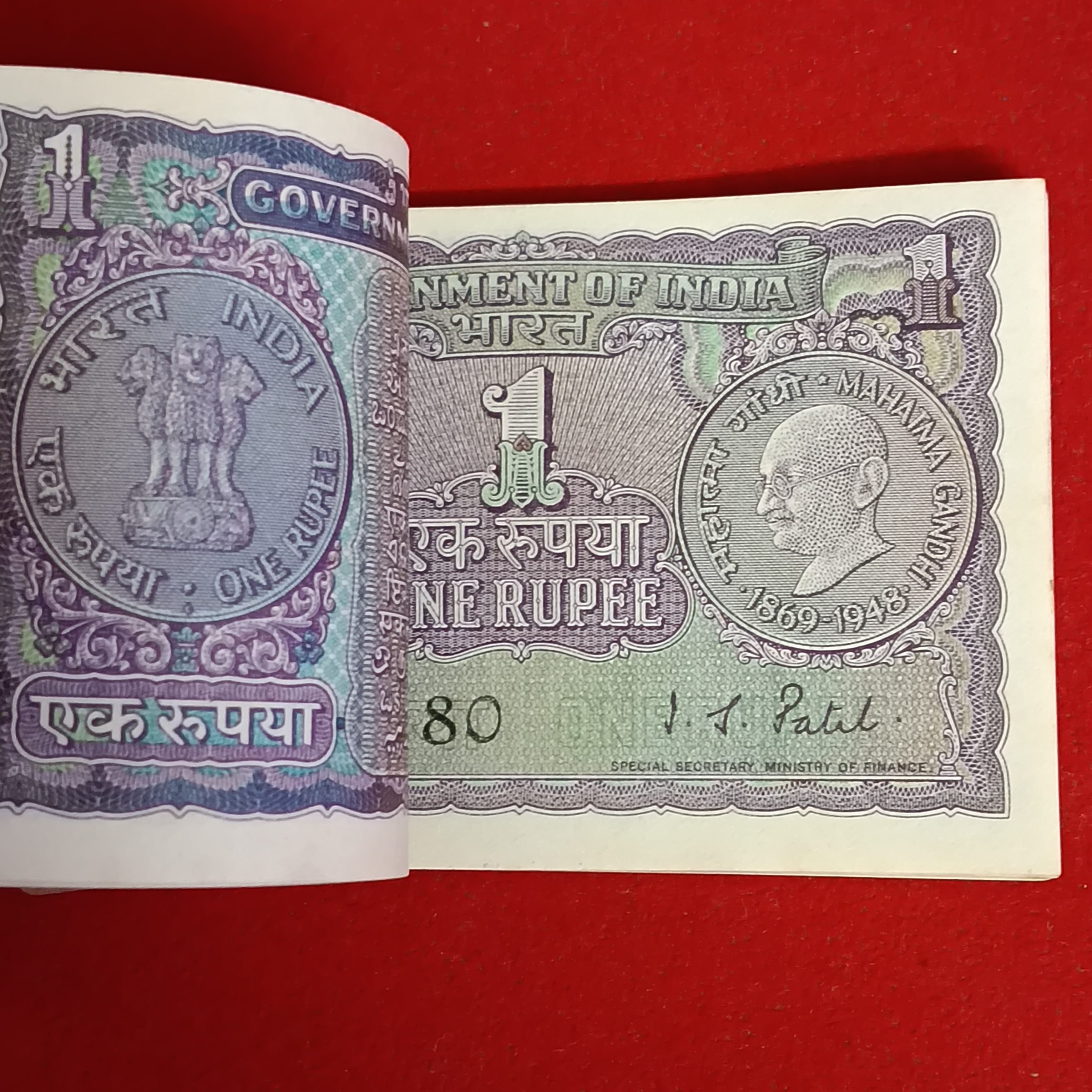 Extremely Rare One Rupee Full Mahatama Gandhi Ji Bundle Finance Minister IG Patel Chocolate Condition Government of India 085101