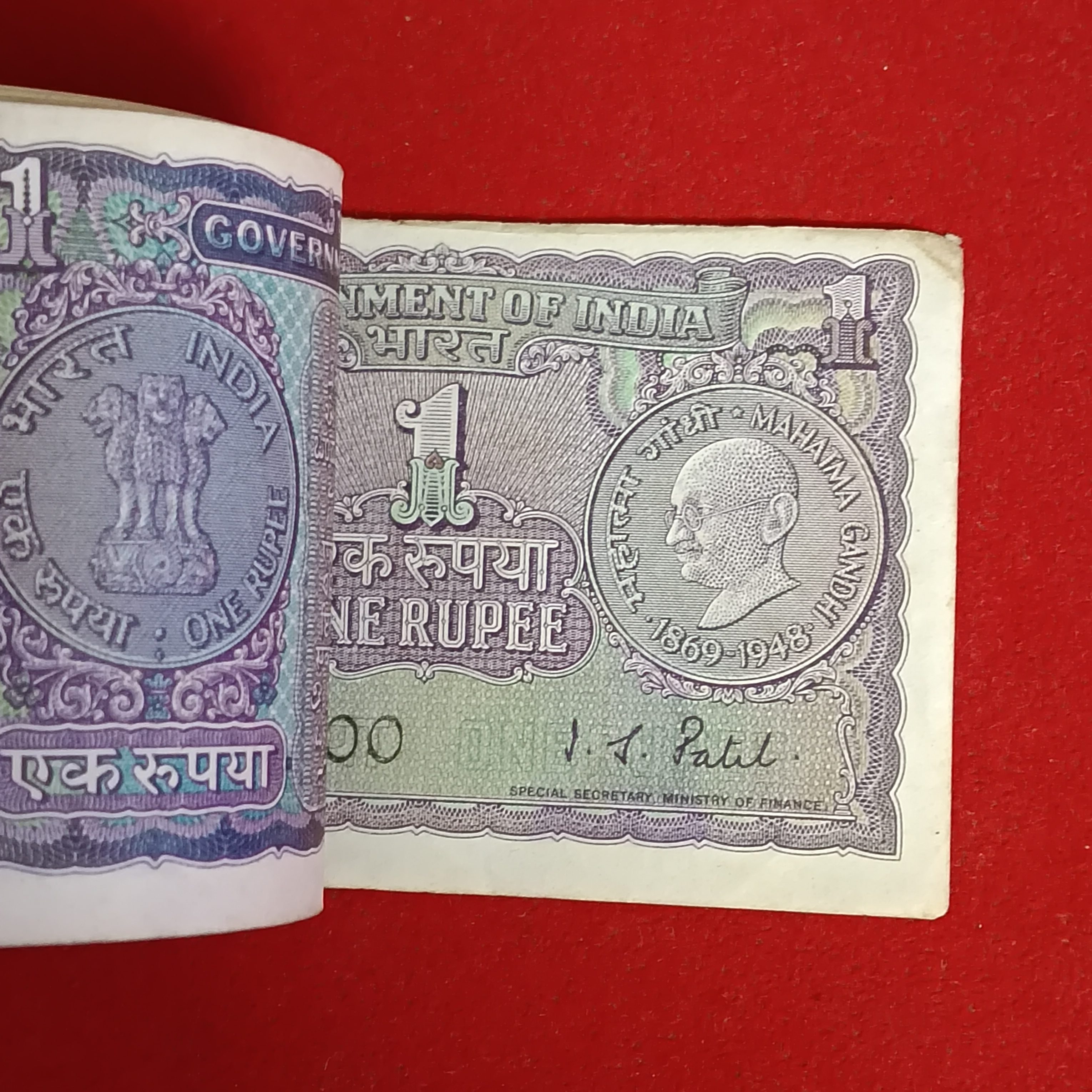 Extremely Rare One Rupee Full Mahatama Gandhi Ji Bundle Finance Minister IG Patel Chocolate Condition Government of India 085101