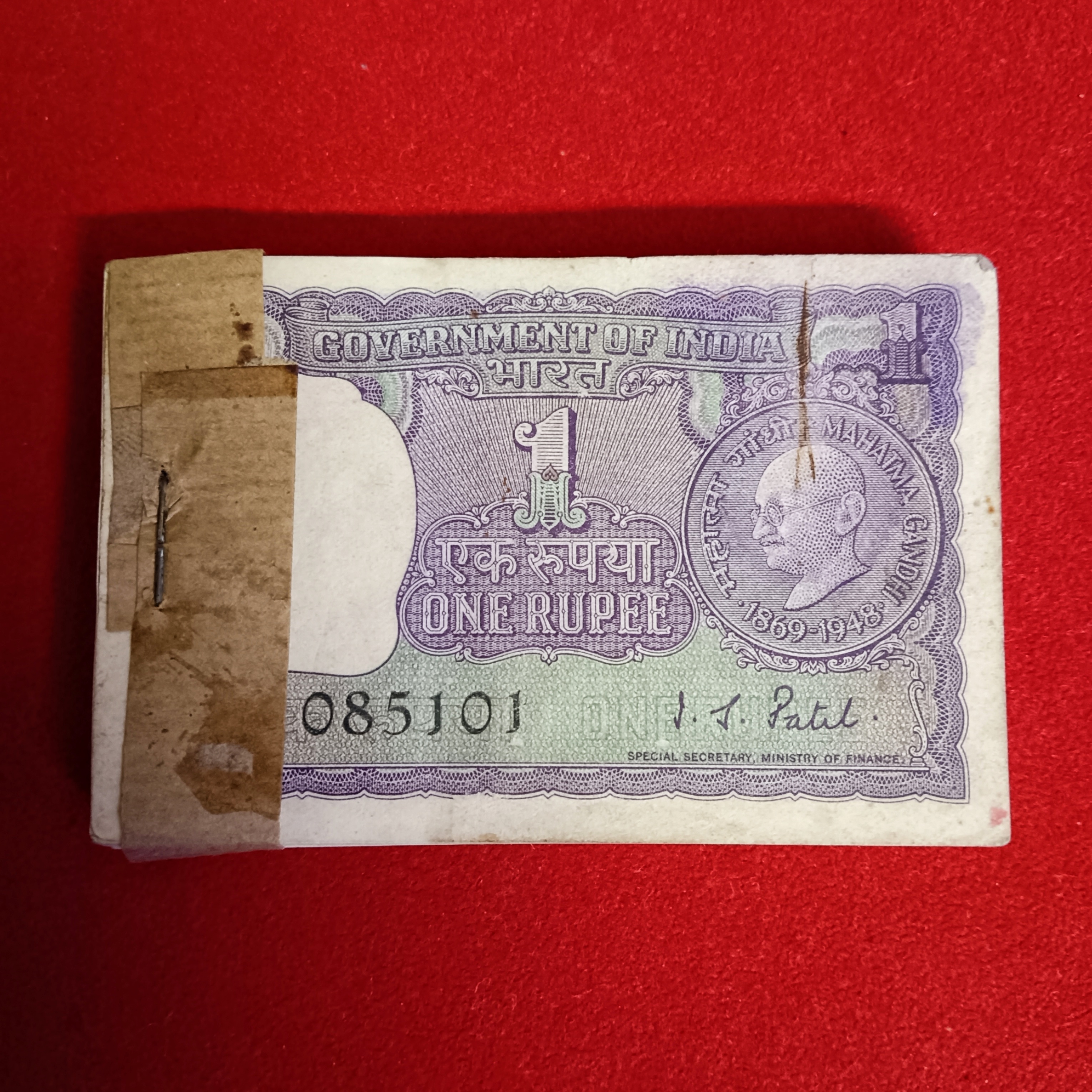 Extremely Rare One Rupee Full Mahatama Gandhi Ji Bundle Finance Minister IG Patel Chocolate Condition Government of India 085101