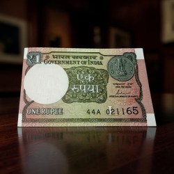 Re 1 Birthday Note of the famous actor and film producer Shahrukh Khan Date of Birth 2nd November 1965 Gem Unc Very Unique and rare