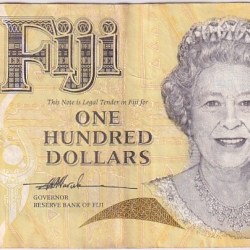 Fiji 100 Dollar Queen Elizabeth II 2007 Year Banknote Rare #1