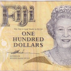 Fiji 100 Dollar Queen Elizabeth II 2007 Year Banknote Rare #3