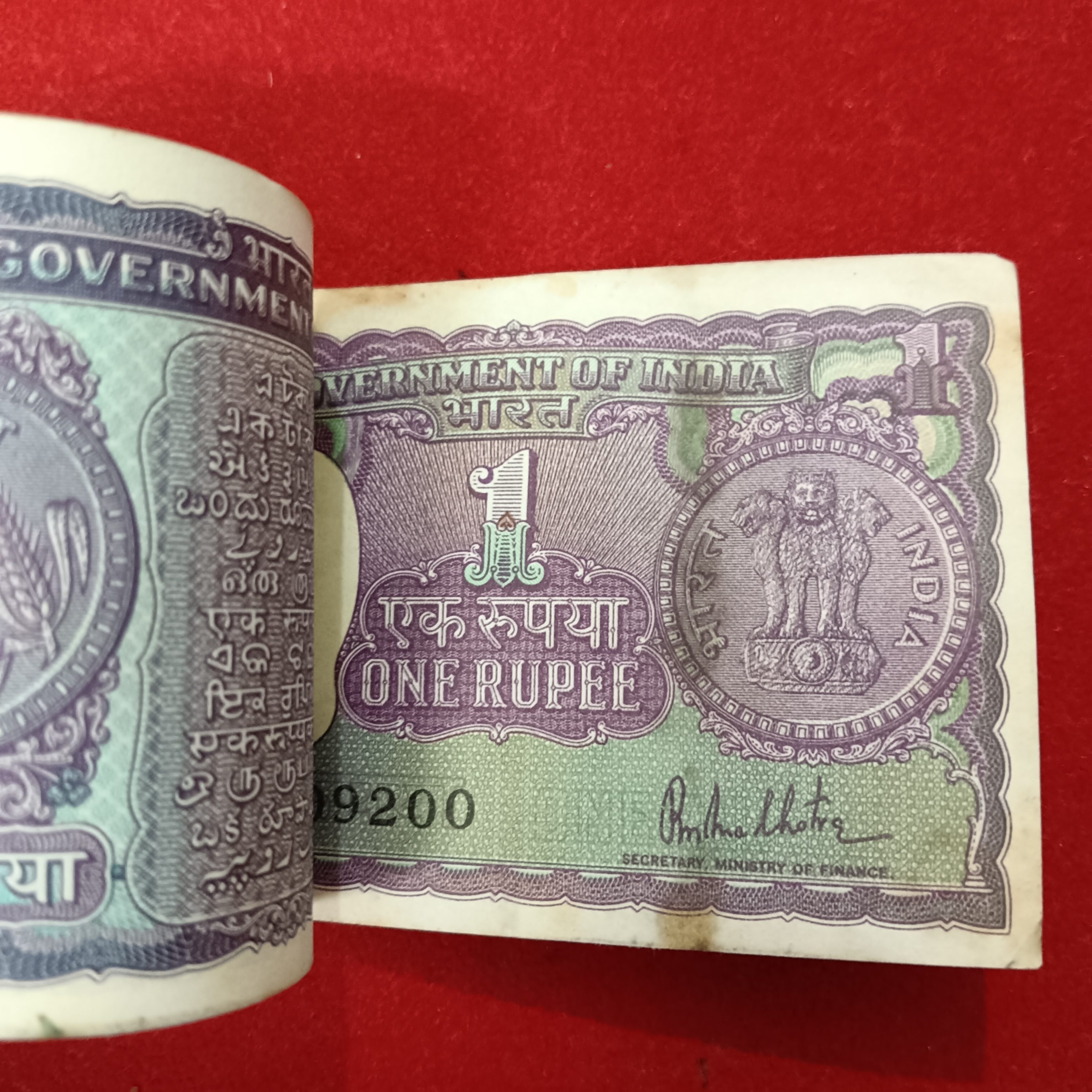 One Rs Rare Big Coin Full Bundle Finance Minister RN Malhotra Year 1980 Reserve Bank of India 409101 - Image 6