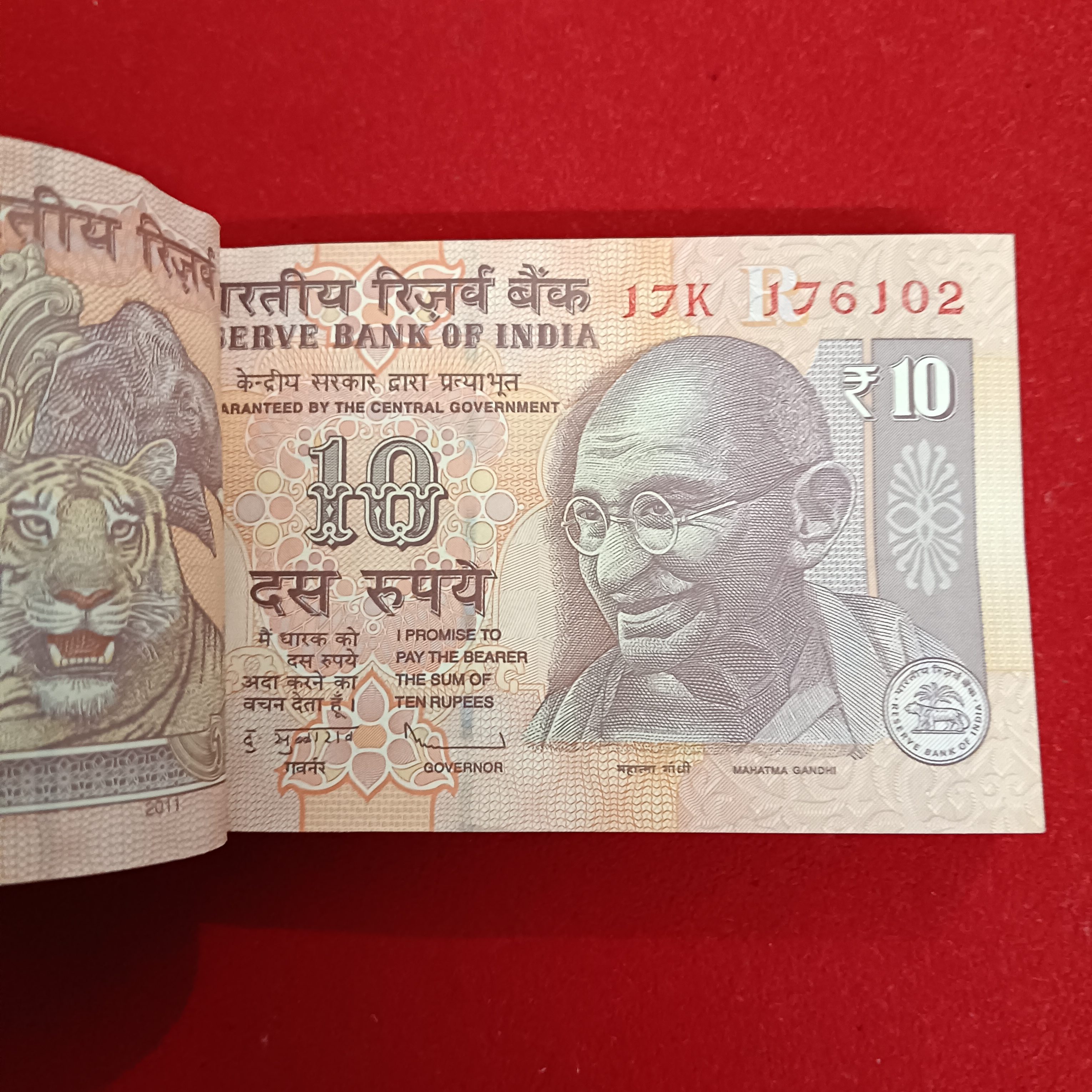 Ten Rs Rare Old Gandhi Ji Full Bundle Governor D Subbarao Year 2011 Gem Unc Condition Reserve Bank of India 176101 - Image 2