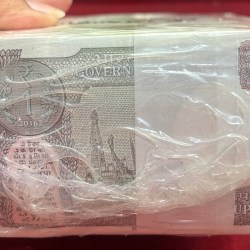 Alternative view of One Rupees 2016 Governor Ratan.p.watel Rare 1000 Note Sealed Packed RIM