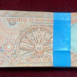 Alternative view of 20 RUPEES OLD ISSUE GOVERNOR BIMAL JALAN RARE (100 NOTE) SERIAL PACKET