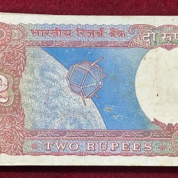 Alternative view of 2 RUPEES (SATELLITE) GOVERNOR R.N MALHOTRA RARE (77 NOTE) SERIAL PACKET