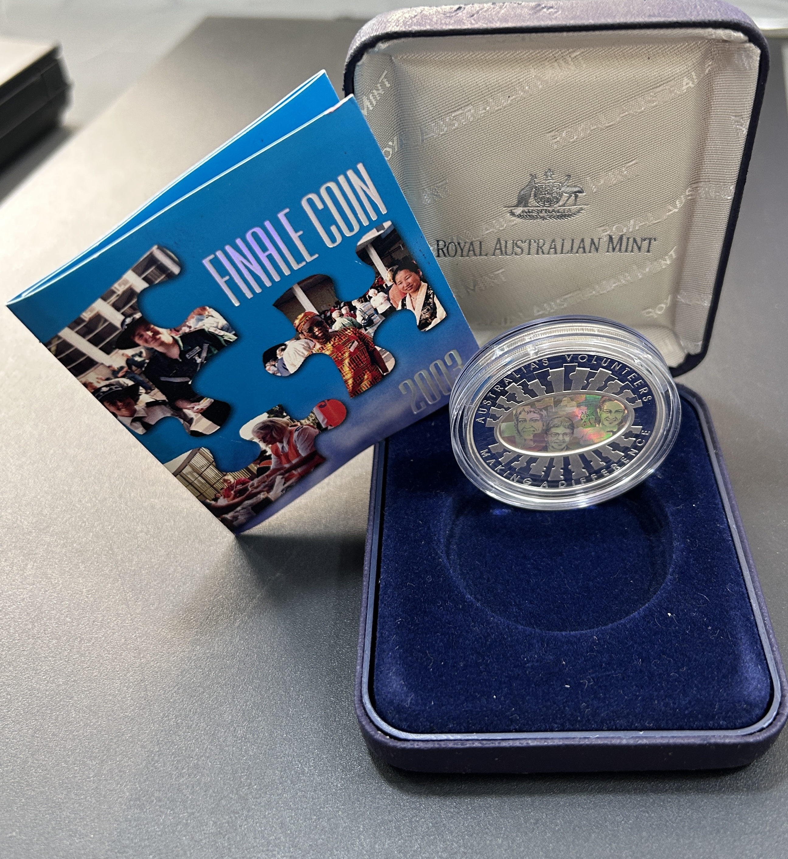 Australia 5 Dollars 2003 - Elizabeth II- Hologram "Finale" - Australia's Volunteers {Silver (.999) Weight-36.31} Coin Royal Australian Mint Issue with wooden box and certificate - Image 2