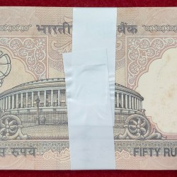 Alternative view of 50 RUPEESOLD ISSUE GOVERNOR D.SUBBARAO RARE UNC SERIAL PACKET