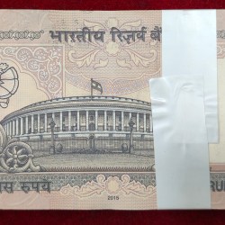 Alternative view of 50 RUPEESOLD ISSUE GOVERNOR RAGHURAM G. RAJAN RARE UNC SERIAL PACKET