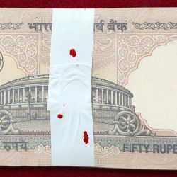 Alternative view of 50 RUPEESOLD ISSUE GOVERNOR RAGHURAM G. RAJAN RARE UNC SERIAL PACKET