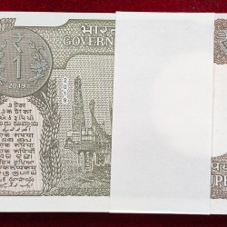 Alternative view of 1 Rupees 2019 Governor Subhash Garg Rare UNC Serial Packet with Fancy Number Ending 786 + 772772