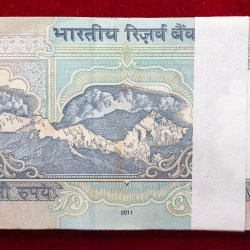 Alternative view of 100 RUPEES OLD ISSUE GOVERNOR D.SUBBARAO (L Insert 2011) RARE UNC SERIAL PACKET