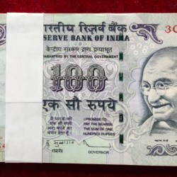100 RUPEES OLD ISSUE GOVERNOR D.SUBBARAO RARE UNC SERIAL PACKET