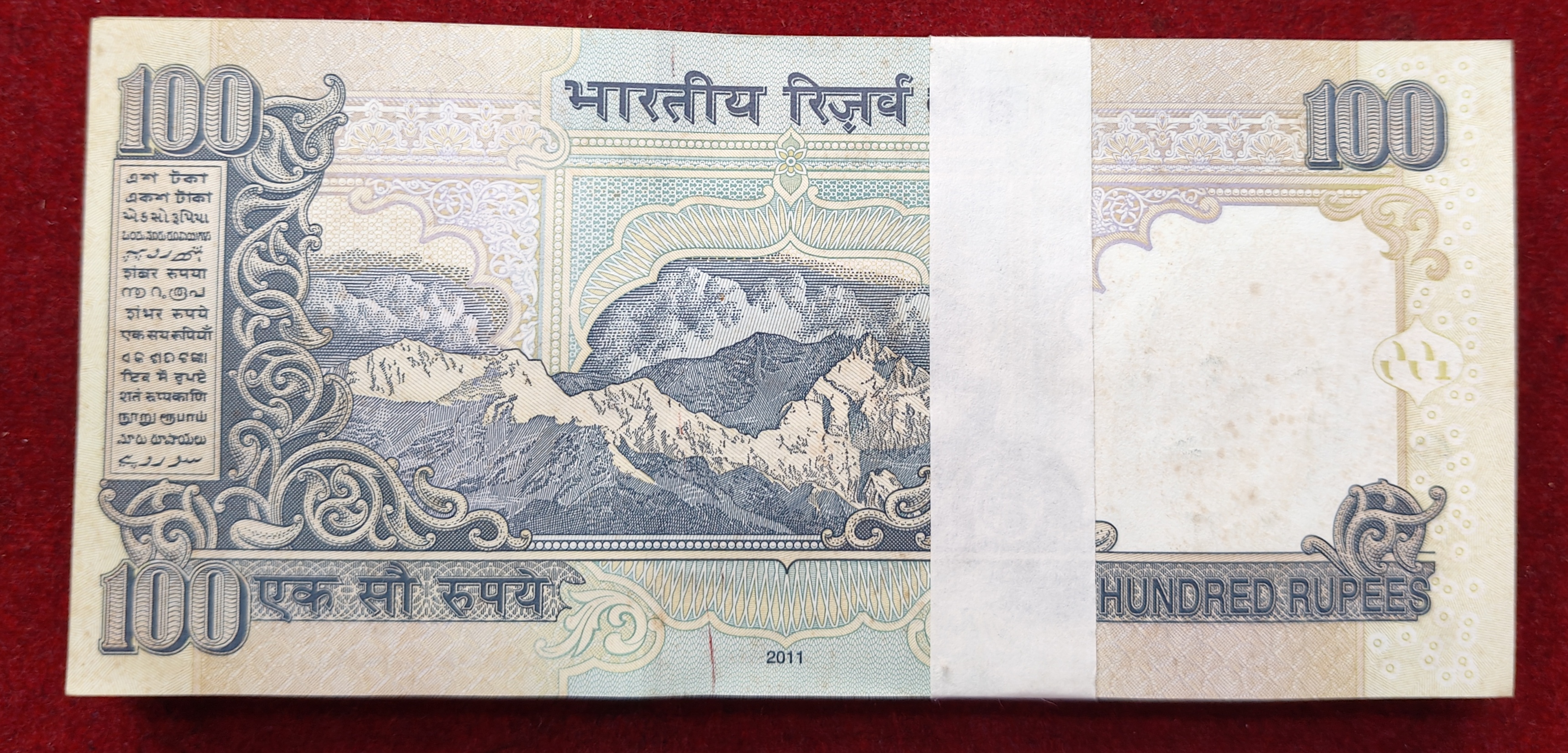 100 RUPEES OLD ISSUE GOVERNOR D.SUBBARAO ( R Insert 2011 ) RARE UNC SERIAL PACKET