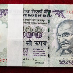 100 RUPEES OLD ISSUE GOVERNOR D.SUBBARAO ( R Insert 2011 ) RARE UNC SERIAL PACKET