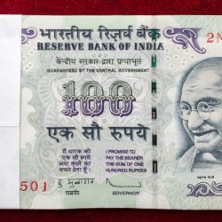 100 RUPEES OLD ISSUE GOVERNOR D.SUBBARAO ( R Insert 2010 ) RARE UNC SERIAL PACKET