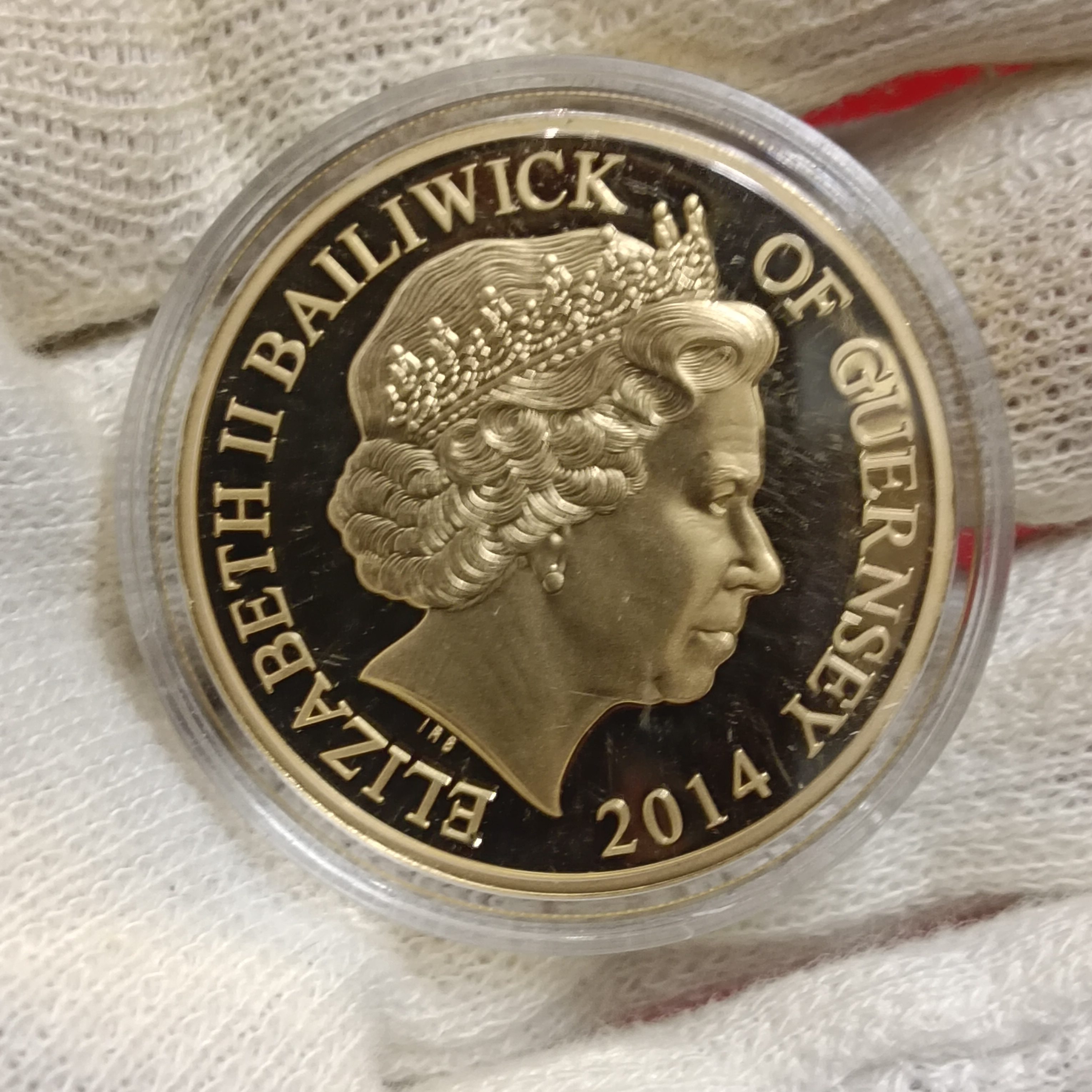 2014 Guernsey 50 Pence "Reflections of a Reign – Concorde" gold-plated commemorative Proof coin - Image 2