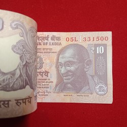 Alternative view of Ten Rs Old Mahatma Gandhi Ji Full Serial Bundle Governor Raghuram Rajan Year 2013 Republic of India 331401