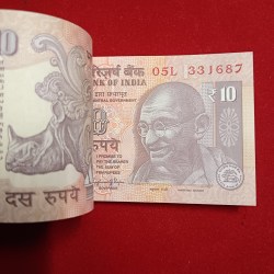 Alternative view of Ten Rs Old Mahatma Gandhi Ji Full Serial Bundle Governor Raghuram Rajan Year 2013 Republic of India 331601