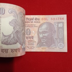 Alternative view of Ten Rs Old Mahatma Gandhi Ji Full Serial Bundle Governor Raghuram Rajan Year 2013 Republic of India 331701