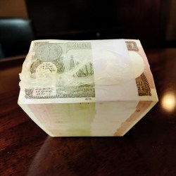 Alternative view of Re 1 India Banknote Year 2015 Seal Rim Small Font Seal Unique And Rare
