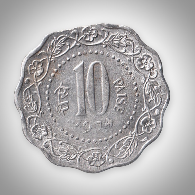 Rare Mint Clip Error 10 Paise 1974 Scalloped Aluminium Calcutta Mint Coinage of Republic India Coin # A006 - Image 2