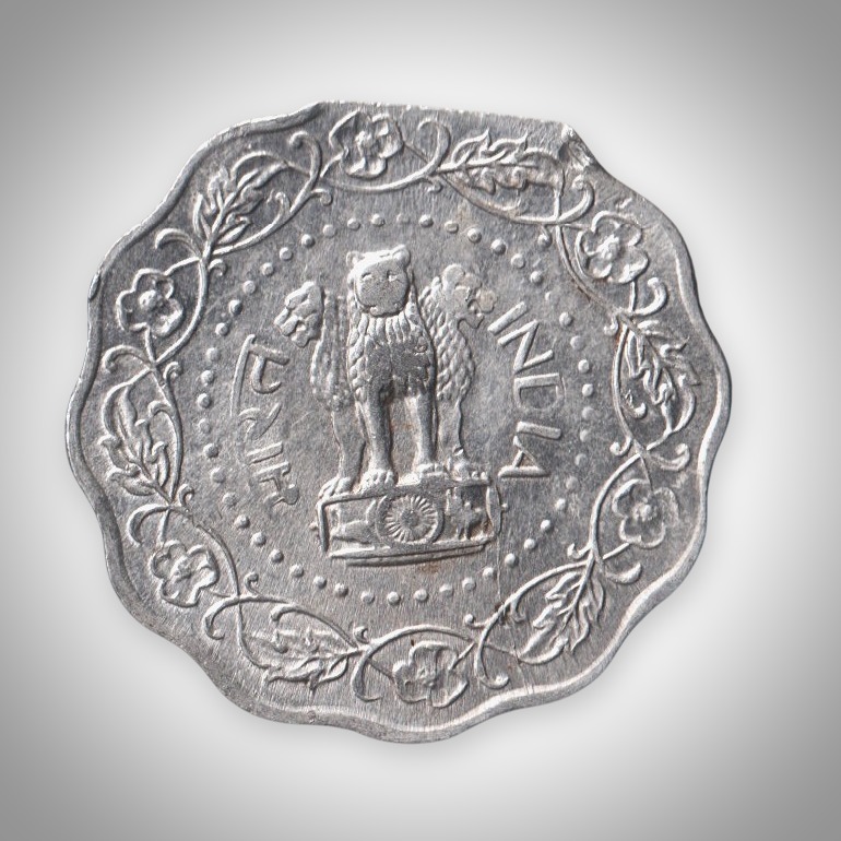Rare Mint Clip Error 10 Paise 1974 Scalloped Aluminium Calcutta Mint Coinage of Republic India Coin # A006